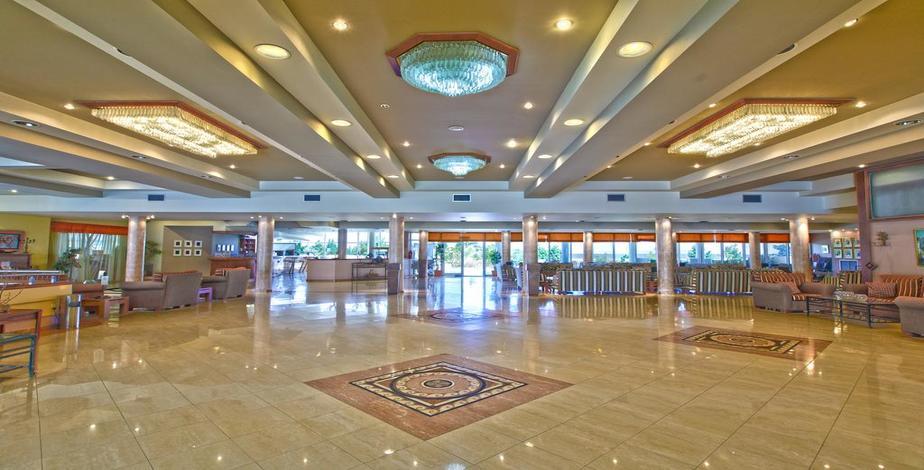 Sovereign Beach Hotel - 8