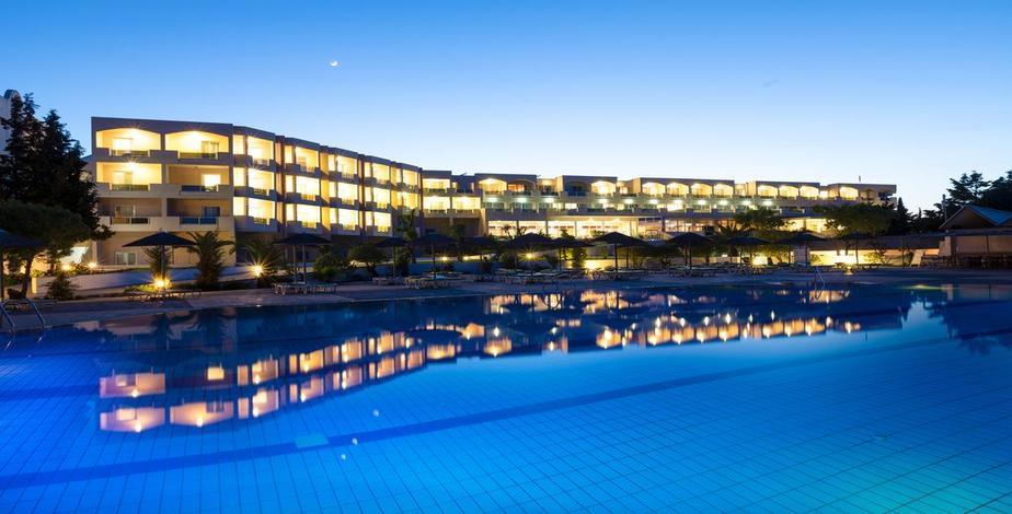 Sovereign Beach Hotel - 1