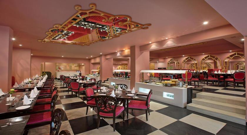 Hotel Clarks Shiraz, Agra - 10