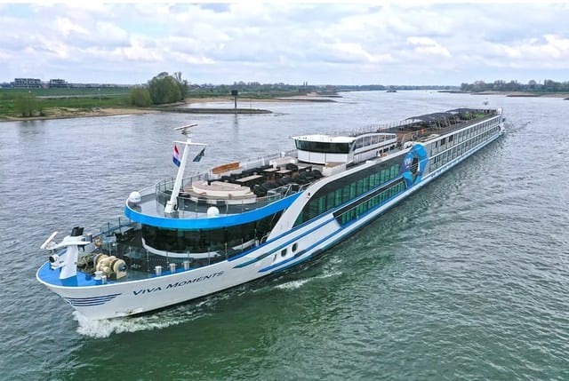 On board the VIVA MOMENTS