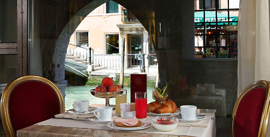 Hotel Liassidi Palace, Venice - 3