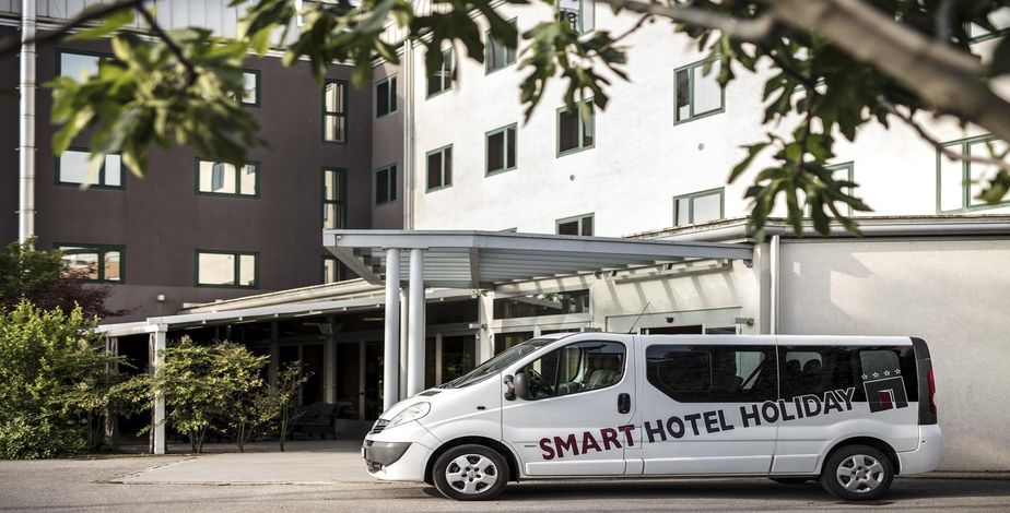 Smart Hotel Holiday - 1