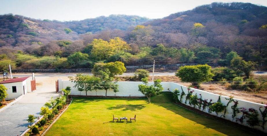 WelcomHeritage Mount Valley Resort Ranthambore - 9