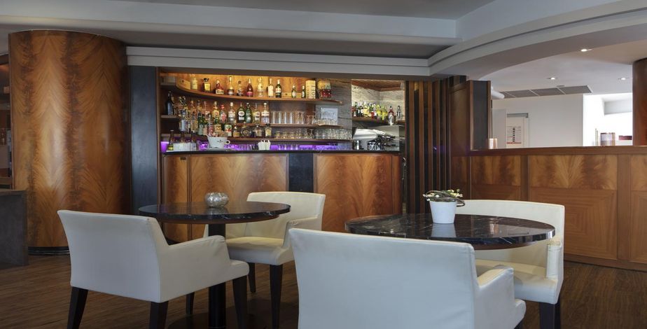 Smart Hotel Holiday - 7