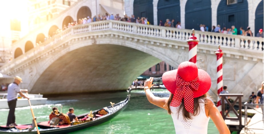 Whisk Yourself Away To The Floating Paradise Of Venice - 4