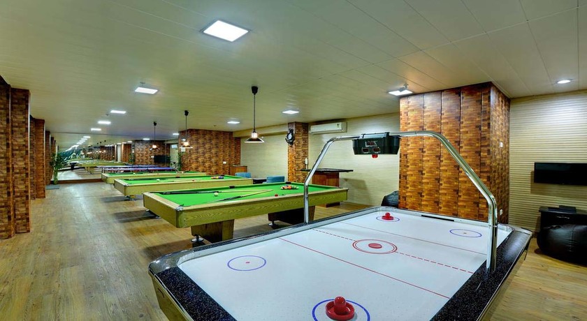 Hotel Clarks Shiraz, Agra - 8