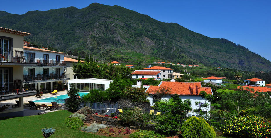 Enjoy Holiday In Madeira On Half Board Basis With Transfers