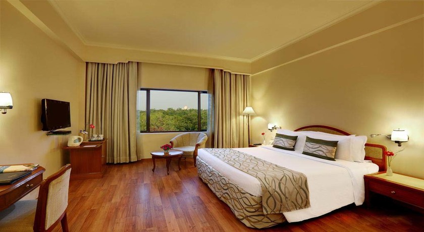 Hotel Clarks Shiraz, Agra - 9