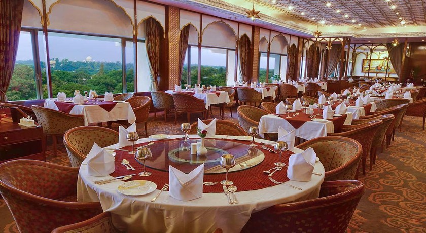 Hotel Clarks Shiraz, Agra - 5