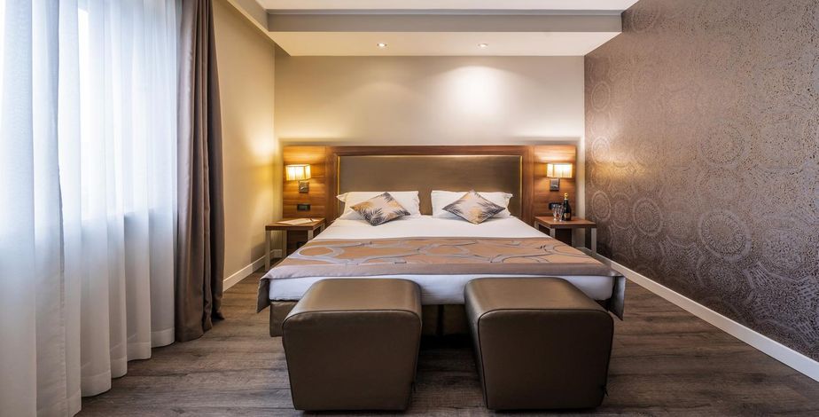 Smart Hotel Holiday - 2