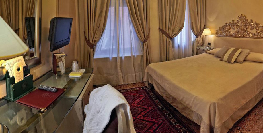 Hotel Liassidi Palace, Venice - 6